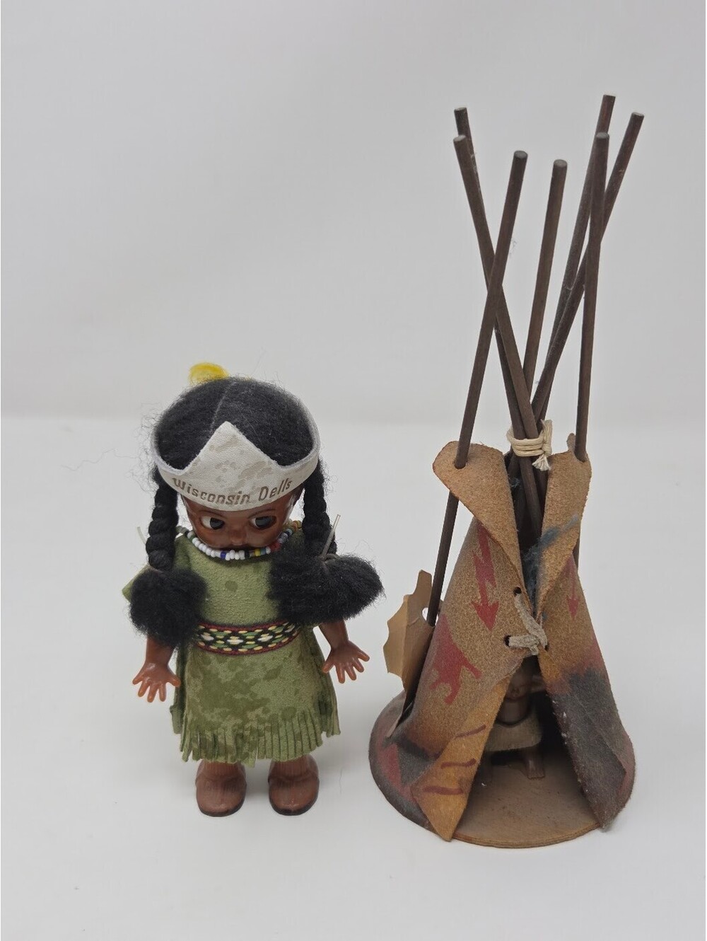 Wisconsin Dells Napping Doll Teepee Set Beaded Outfit Souvenir Display Decor